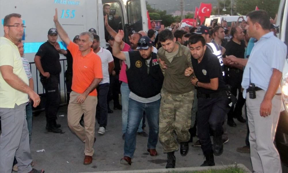 Ο Ερντογάν στέλνει τον τουρκικό στρατό σε μάχες για να προλάβει ένα νέο πραξικόπημα